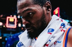  杜兰特回归赛场，问鼎冠军首场状态亮眼，热火观众沸腾！