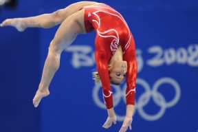 夏季联赛抢七大战激情夜！马龙里突外投，洛杉矶快船血战金州勇士